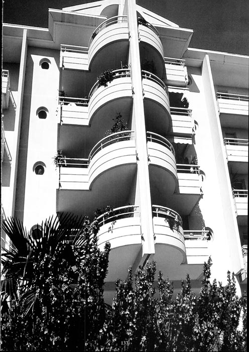 Photo n°137 du livre IMMEUBLES 1988-2002 par Dominique Dutreix